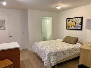 1 habitación, escritorio, wifi gratis y ropa de cama