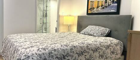 1 bedroom, desk, iron/ironing board, WiFi (free)