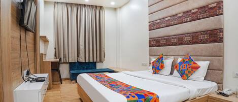 1 bedroom, Egyptian cotton sheets, premium bedding, in-room safe