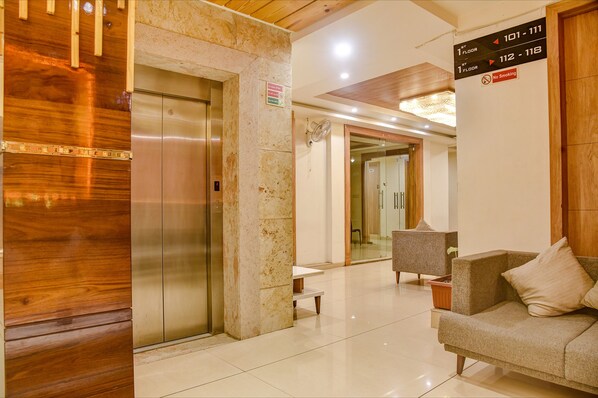Elevator - Fabhotel Om Palace (Bhopal)