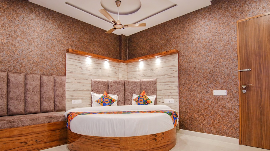 Fabhotel Meridian Inn