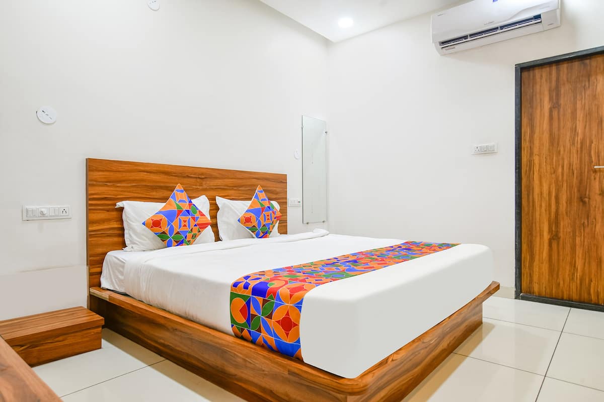 Deluxe Room | Egyptian cotton sheets, premium bedding, in-room safe, free WiFi