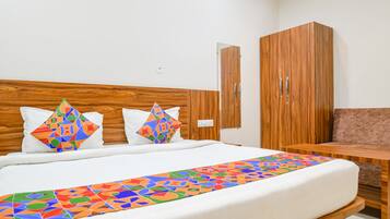 Egyptian cotton sheets, premium bedding, in-room safe, free WiFi