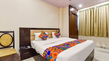 Egyptian cotton sheets, premium bedding, in-room safe, free WiFi