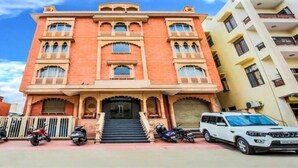 Front of property - FabHotel Tipsyy Inn Suites (Jaipur)