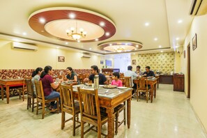 Restaurant - FabHotel Tipsyy Inn Suites (Jaipur)