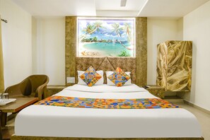 Premium Room | Egyptian cotton sheets, premium bedding, in-room safe, free WiFi - Fabexpress Apollo I (Ahmedabad)
