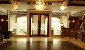Lobby - Fabhotel Prime Chennai Deluxe (Chennai)