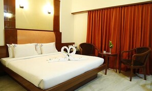 Egyptian cotton sheets, premium bedding, in-room safe, free WiFi - Fabhotel Prime Chennai Deluxe (Chennai)