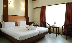 Deluxe Room | Egyptian cotton sheets, premium bedding, in-room safe, free WiFi - Fabhotel Prime Chennai Deluxe (Chennai)