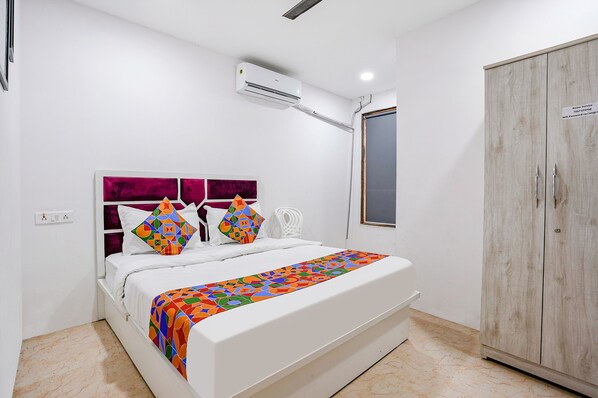 Egyptian cotton sheets, premium bedding, in-room safe, free WiFi