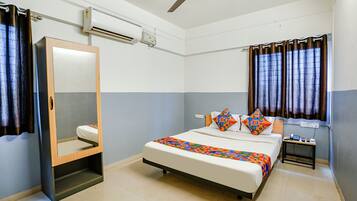 Egyptian cotton sheets, premium bedding, in-room safe, free WiFi