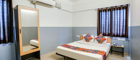 Egyptian cotton sheets, premium bedding, in-room safe, free WiFi