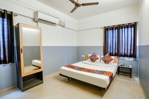 Egyptian cotton sheets, premium bedding, in-room safe, free WiFi - Fabhotel Bhakti Sankul (Nashik)