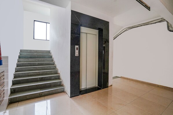 Elevator - Fabhotel Bhakti Sankul (Nashik)