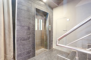 Elevator