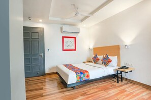 Egyptian cotton sheets, premium bedding, in-room safe, free WiFi