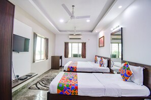 Luxury Room | Egyptian cotton sheets, premium bedding, in-room safe, free WiFi - Fabhotel Rani Tower (Barasat)