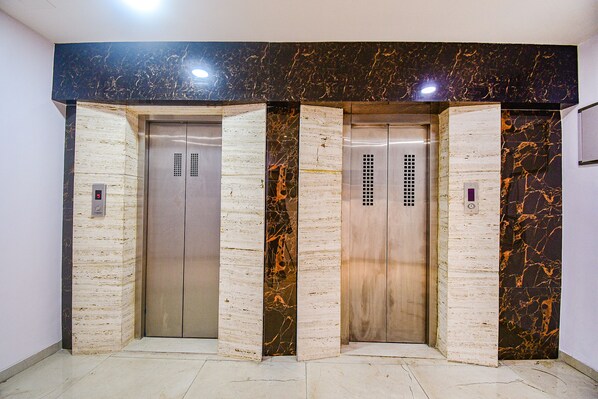 Elevator - Fabhotel Rani Tower (Barasat)