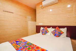 Egyptian cotton sheets, premium bedding, in-room safe, free WiFi