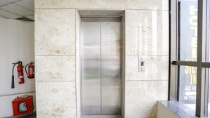 Elevator - Fabhotel Silver Inn (Ahmedabad)