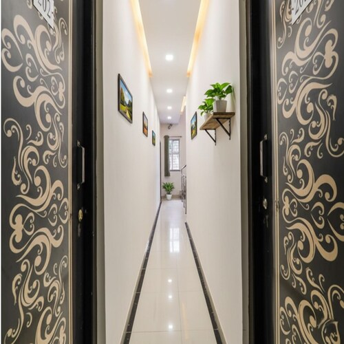 FabHotel Diamond Residency, Airport Road