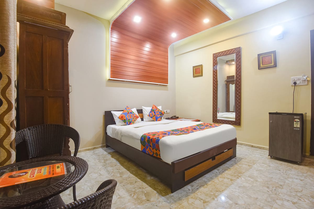 Deluxe Room | 1 bedroom, Egyptian cotton sheets, premium bedding, in-room safe