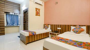 Egyptian cotton sheets, premium bedding, in-room safe, free WiFi