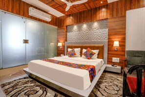 Premium Room | Egyptian cotton sheets, premium bedding, in-room safe, free WiFi - Fabhotel The Valentine (Surat)