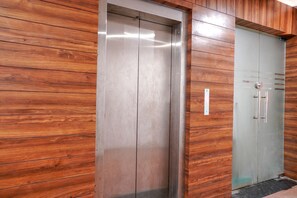 Lift - Fabhotel The Valentine (Surat)