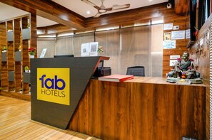 Reception - Fabhotel The Valentine (Surat)