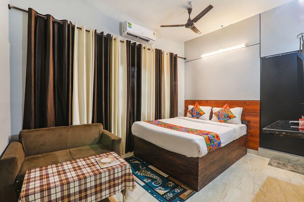 Egyptian cotton sheets, premium bedding, in-room safe, free WiFi