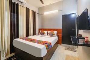 Egyptian cotton sheets, premium bedding, in-room safe, free WiFi