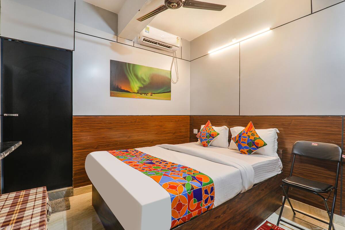 Egyptian cotton sheets, premium bedding, in-room safe, free WiFi