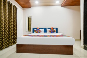 Egyptian cotton sheets, premium bedding, in-room safe, free WiFi