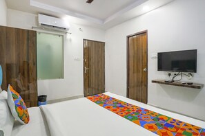 Egyptian cotton sheets, premium bedding, in-room safe, free WiFi