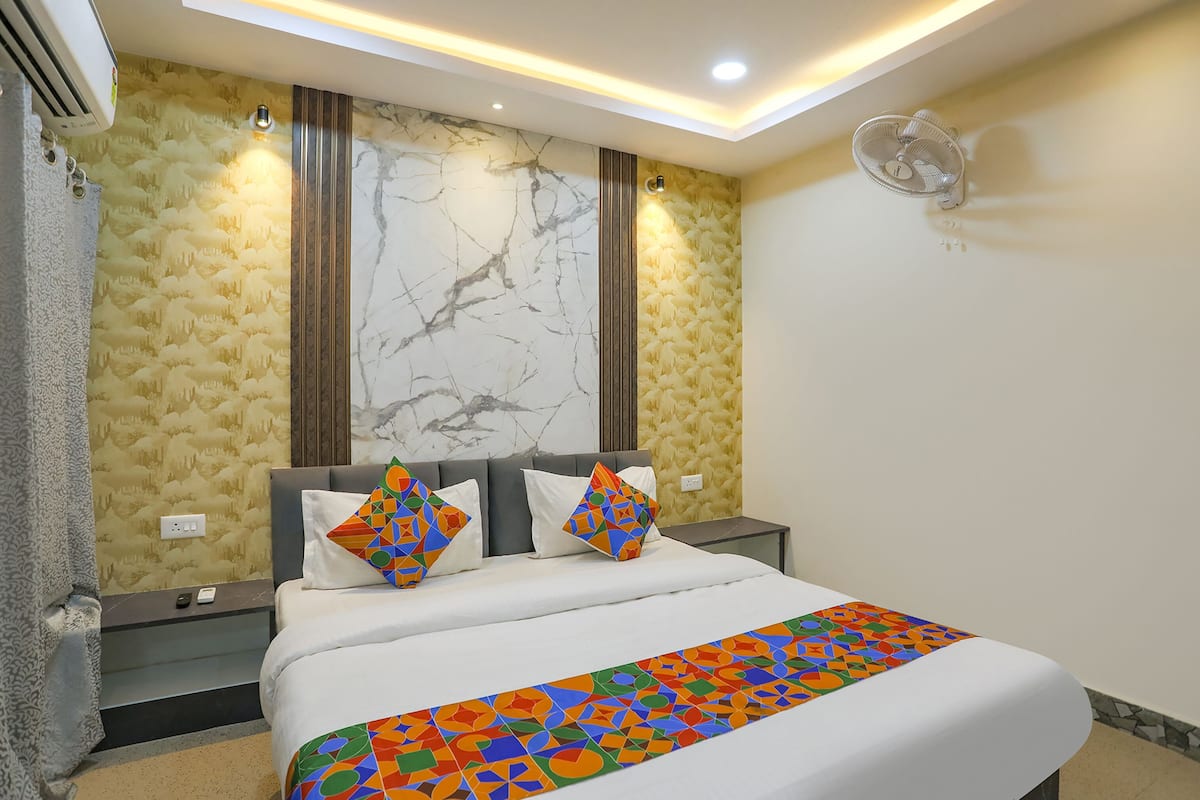 Deluxe Room | Egyptian cotton sheets, premium bedding, in-room safe, soundproofing