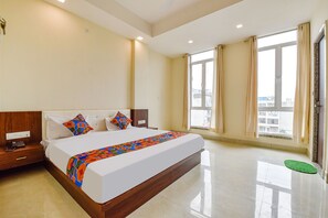Egyptian cotton sheets, premium bedding, in-room safe, soundproofing - Fabhotel Diamond I (Udaipur)