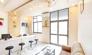 Reception - Hotel Staybizz by Keymagics (Jaipur)