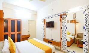 Deluxe Room | Egyptian cotton sheets, premium bedding, free WiFi, bed sheets - Hotel Staybizz by Keymagics (Jaipur)