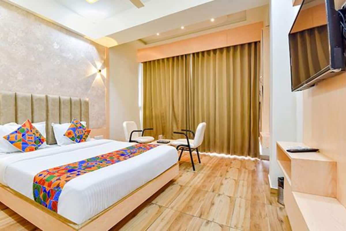 Premium Room | Egyptian cotton sheets, premium bedding, in-room safe