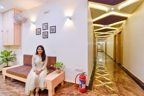 Lobby - Fabhotel Symphony Grand (Ahmedabad)