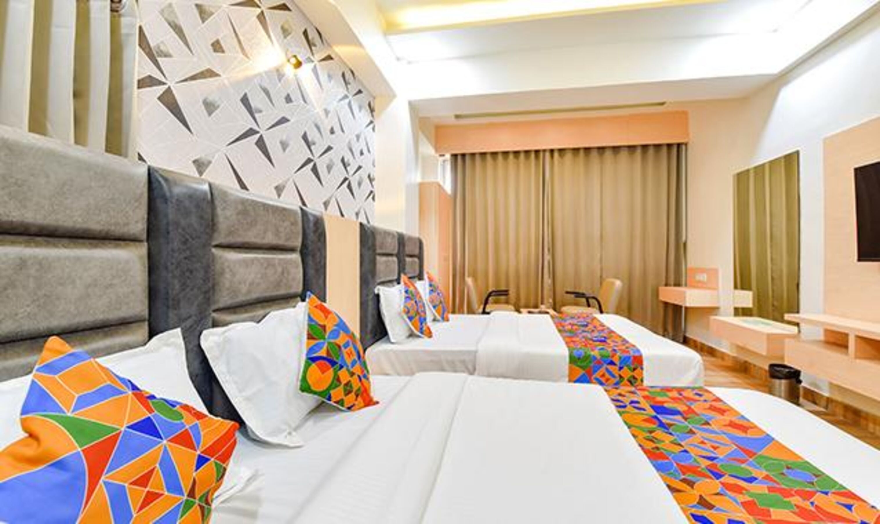 Egyptian cotton sheets, premium bedding, in-room safe