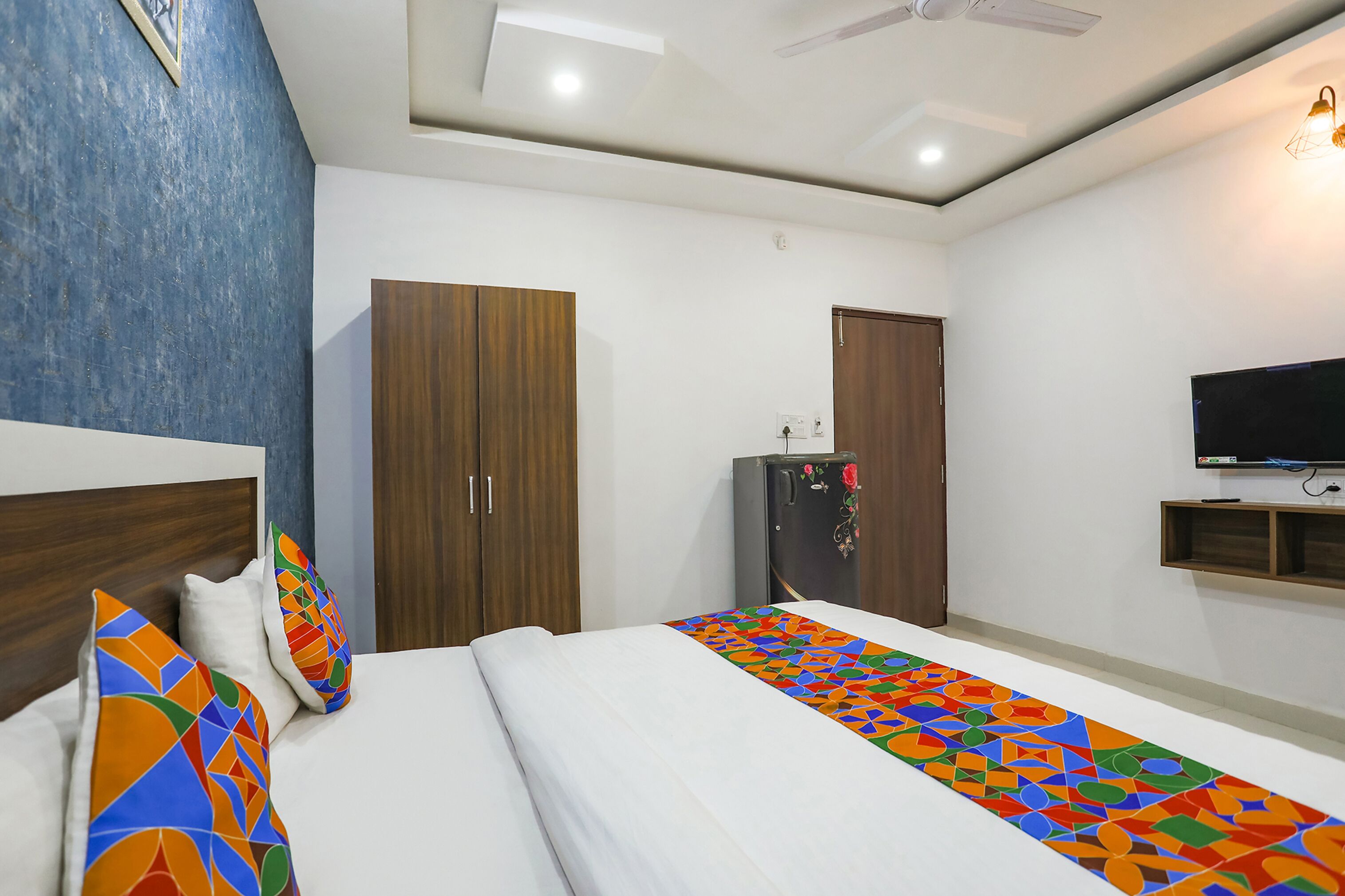 egyptian cotton sheets, premium bedding, in-room safe, free wifi