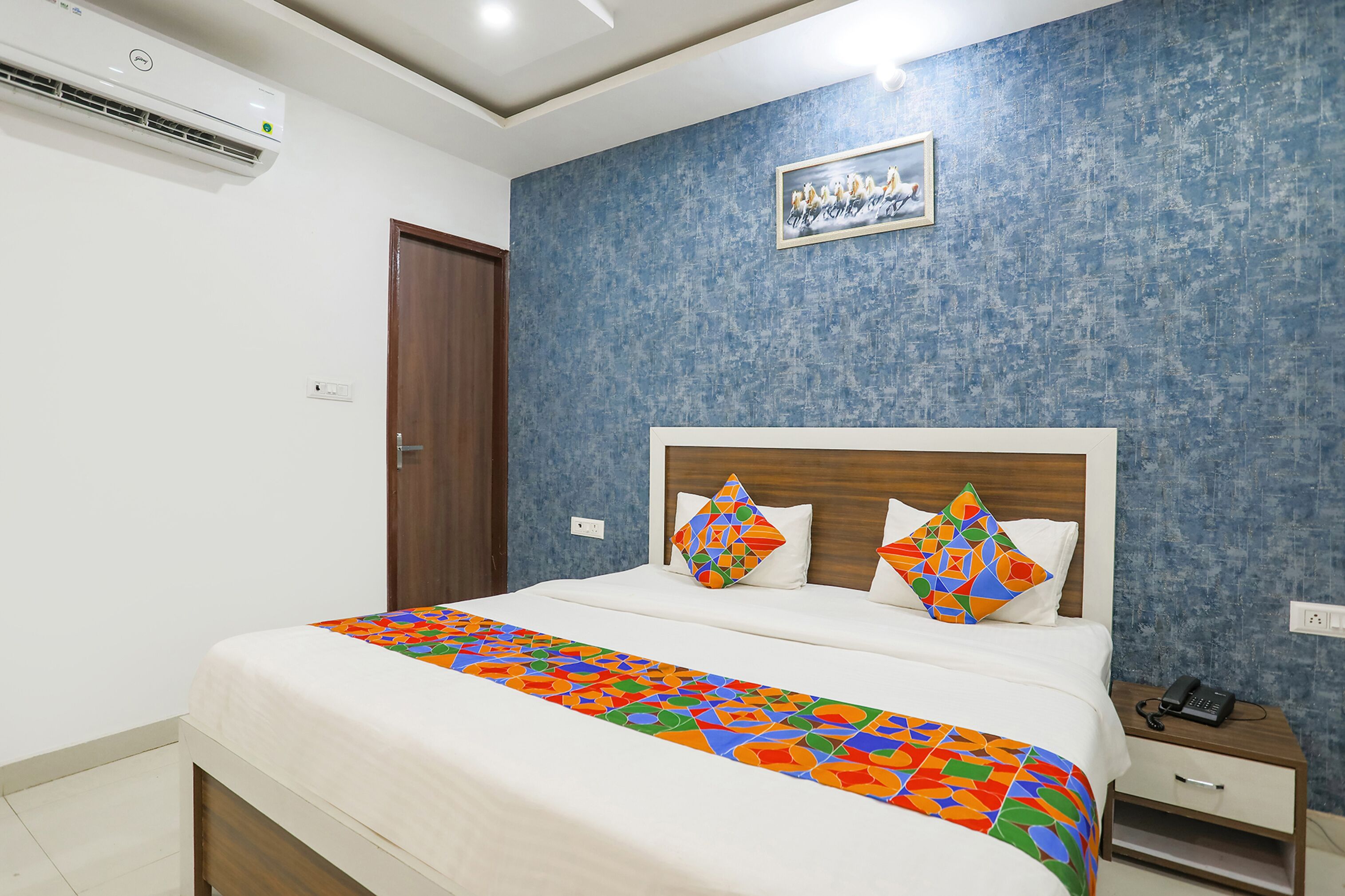 egyptian cotton sheets, premium bedding, in-room safe, free wifi