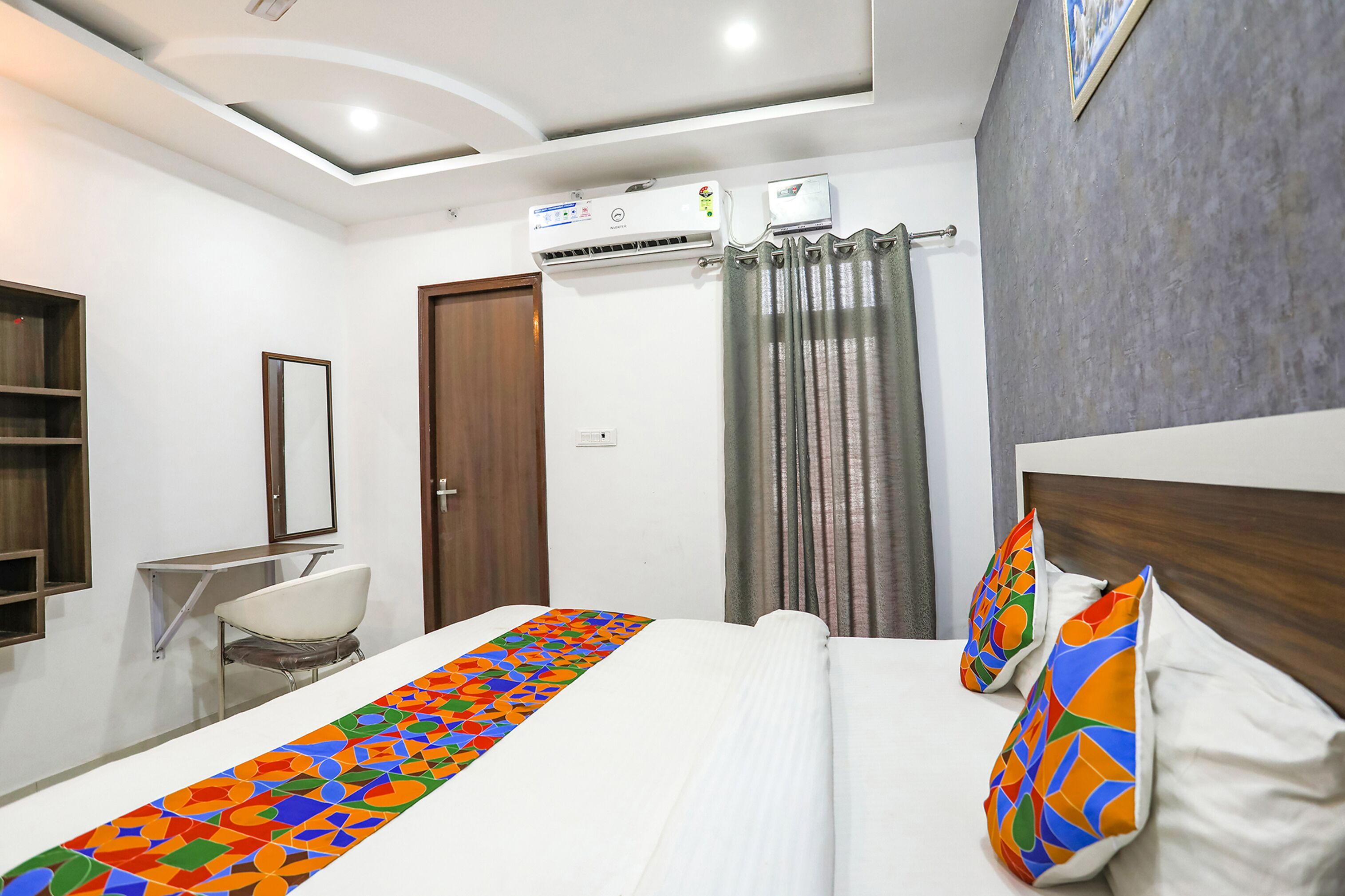 egyptian cotton sheets, premium bedding, in-room safe, free wifi