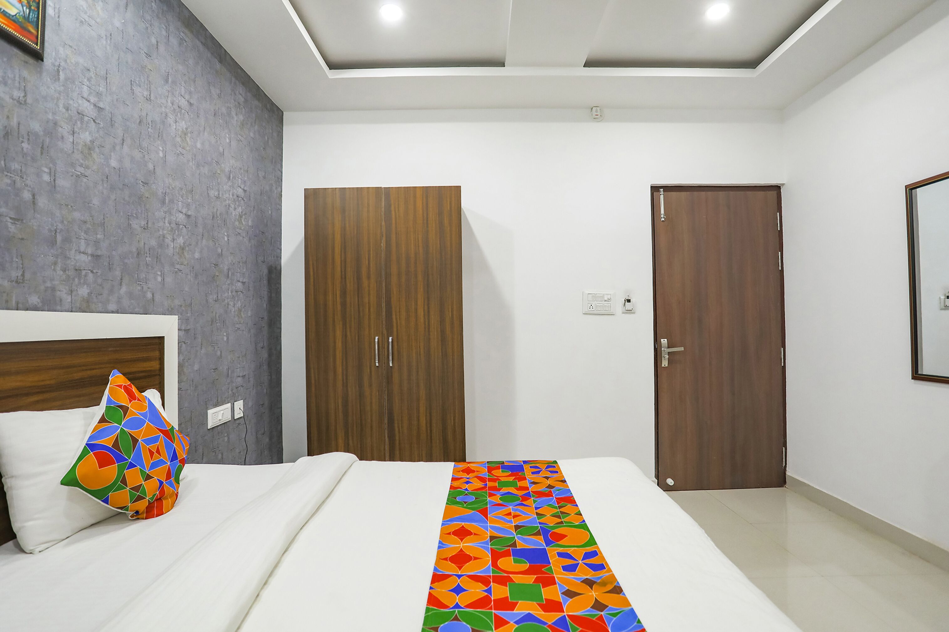 egyptian cotton sheets, premium bedding, in-room safe, free wifi