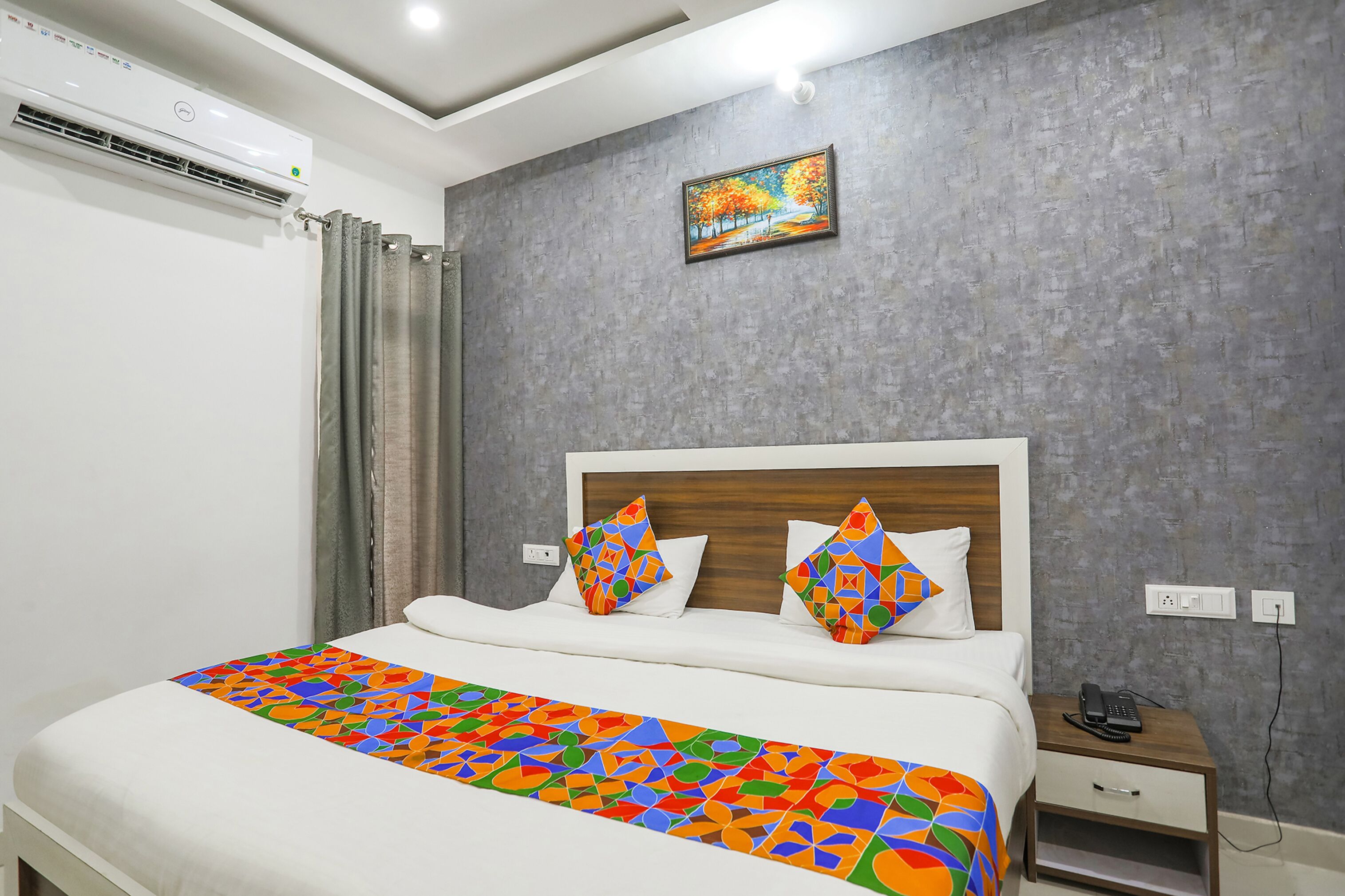 egyptian cotton sheets, premium bedding, in-room safe, free wifi