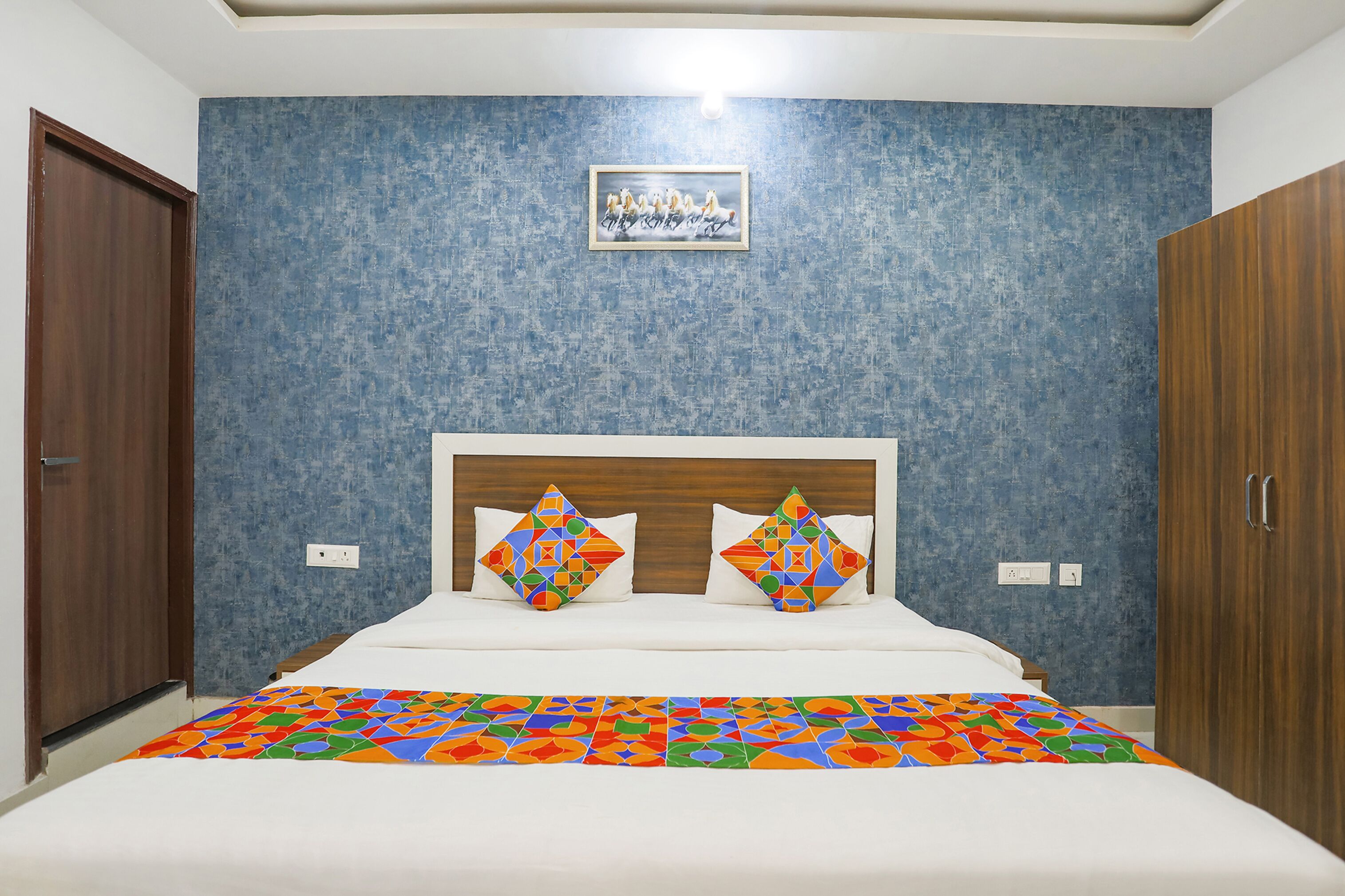 egyptian cotton sheets, premium bedding, in-room safe, free wifi