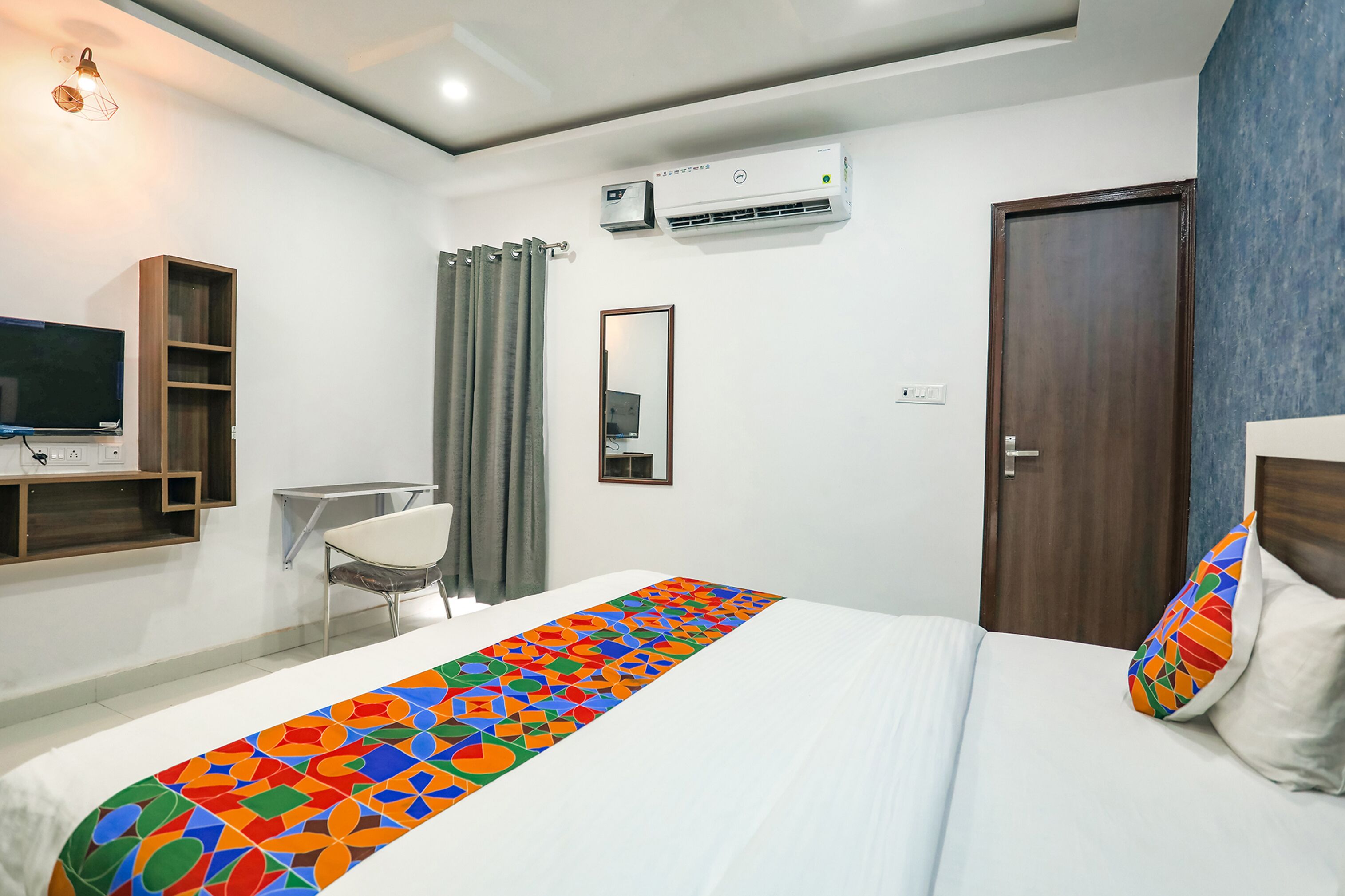 egyptian cotton sheets, premium bedding, in-room safe, free wifi